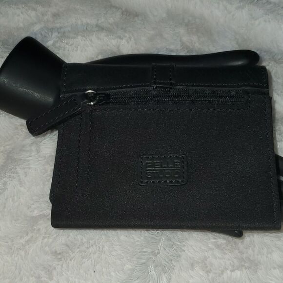 Vintage small faux leather/ soft material wallet - Picture 3 of 7